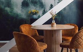 Suite 13 im Wald mit Balkon